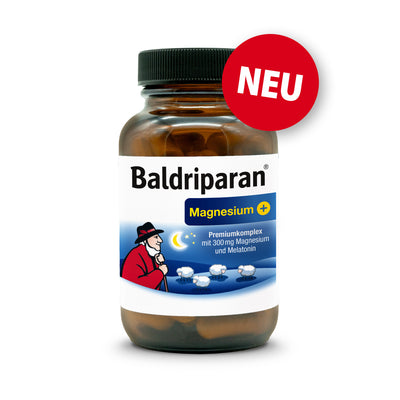 Braunes Glas mit Etikett ‚Baldriparan Magnesium +‘. Illustration Schäfer mit Schafen, Text: Premiumkomplex mit 300 mg Magnesium und Melatonin. Rotes Siegel ‚NEU‘ oben rechts.