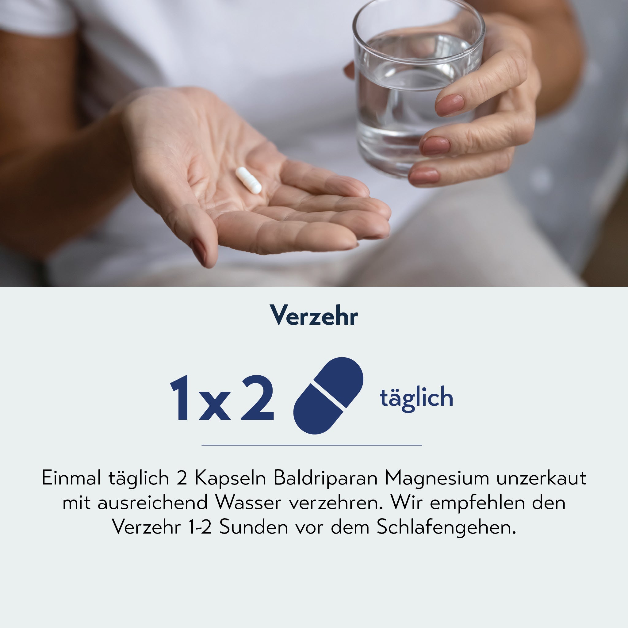Frau hält Glas Wasser und weiße Kapsel in der Hand. Darunter Text: „Verzehr 1x2 täglich“. Empfehlung: 2 Kapseln Baldriparan Magnesium mit Wasser, 1–2 Stunden vor dem Schlafengehen. Symbolgrafik einer Kapsel.