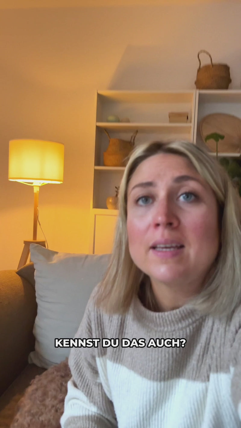 Frau hält eine Packung Baldriparan Magnesium Plus in der Hand und erklärt im Video: „Das Tolle an diesem Magnesium ist …“ – authentische Produkt-Erfahrung